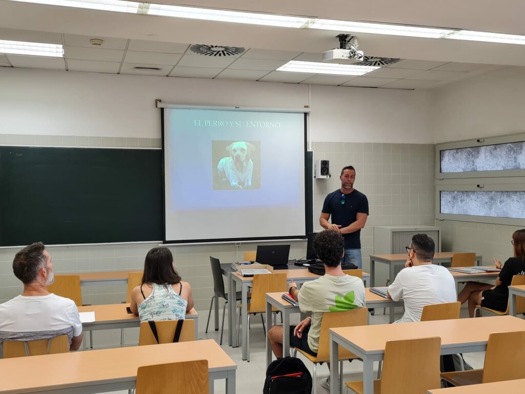 Inicia la tercera edición del curso de Adiestramiento Canino