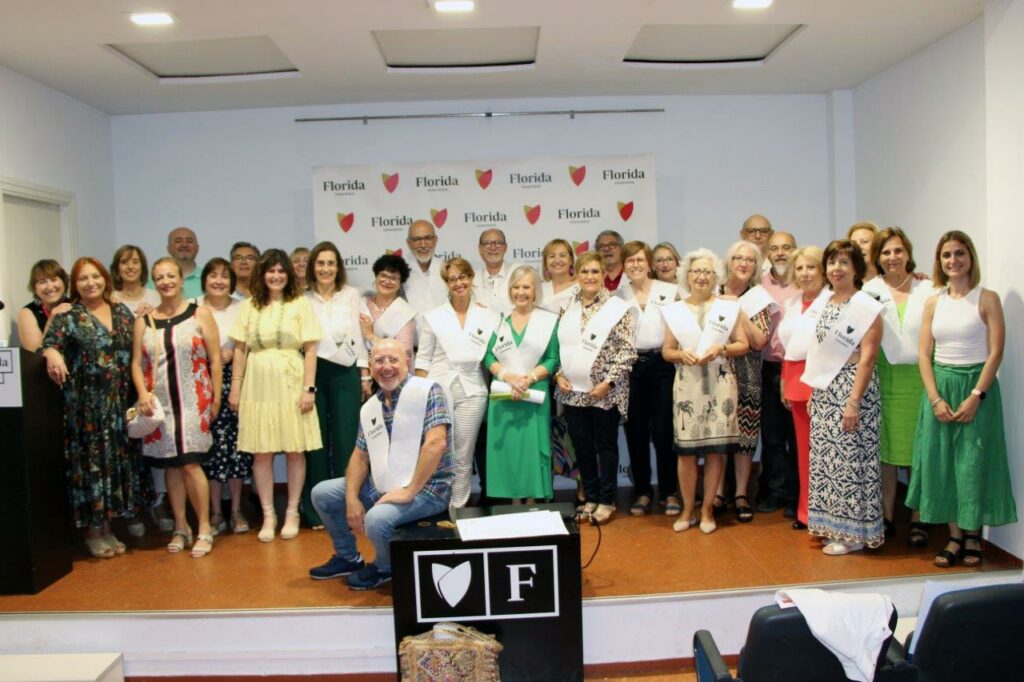 El alumnado de la Universitat dels Majors de Florida Universitària celebra su graduación