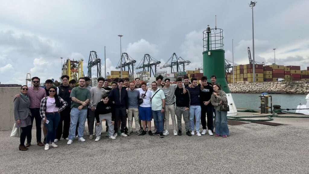 Valenciaport abre sus puertas al alumnado de Logística