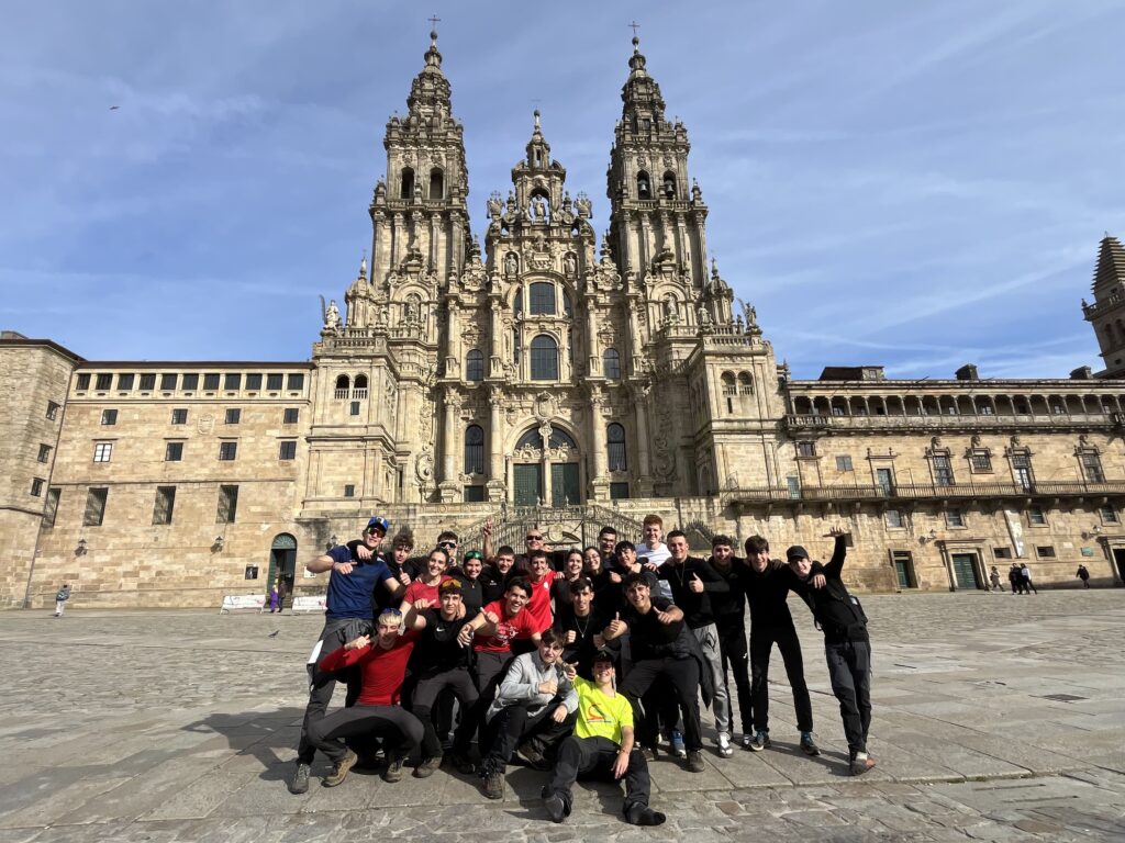 Alumnado de Guía en el Medio Natural finaliza su formación recorriendo el Camino de Santiago